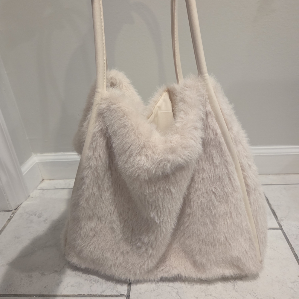 White Faux Fur VS Tote - Picture 6 of 8